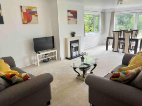 Impressive Large 6 Bed House FREE WI FI